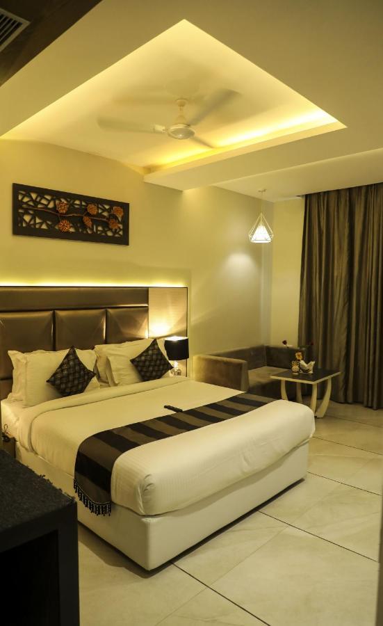 The Imperial Grand Hotel Ujjain Exterior photo